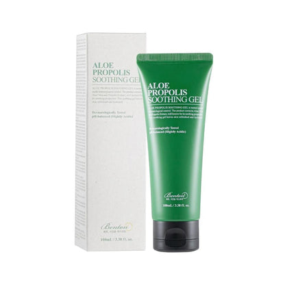 Nahaufnahme des Benton Aloe Propolis Soothing Gel, zeigt die gelartige Konsistenz für intensive Feuchtigkeitsversorgung.