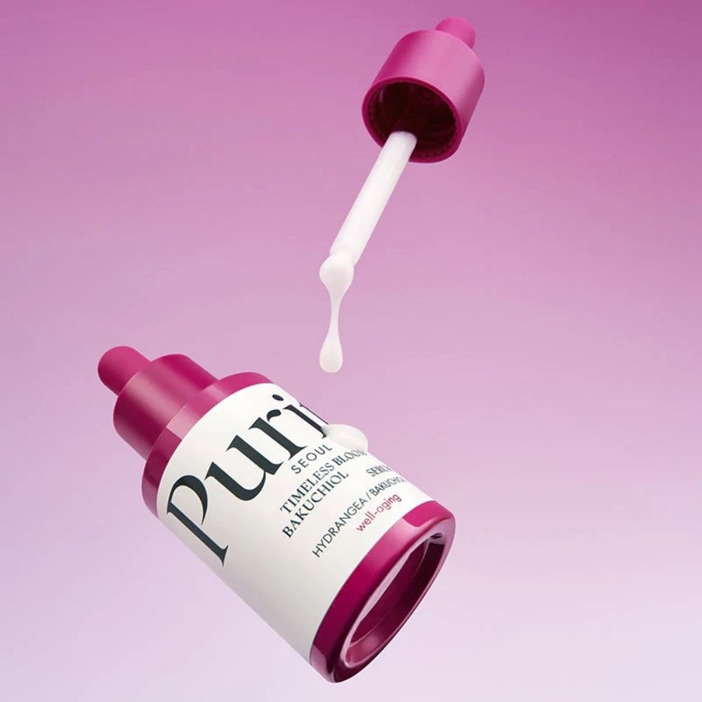 Anwendung des PURITO Bakuchiol Serums auf der Hand, ideal für natürliche Pflege der Haut.