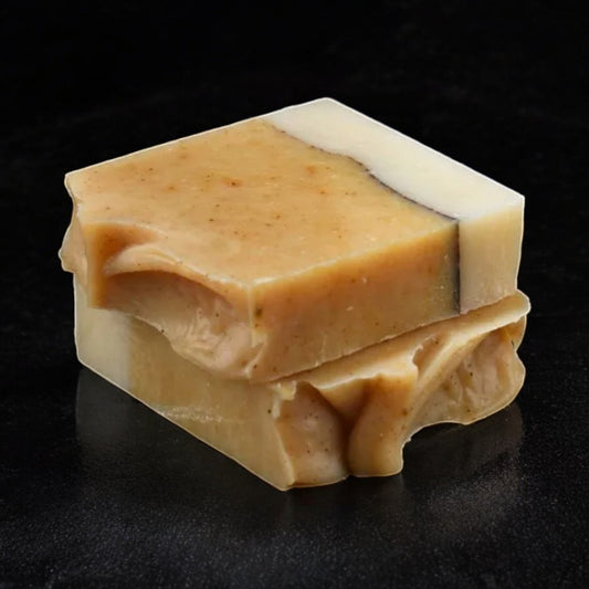 Kurkuma Naturseife von ekovita in handgemachtem Design für vegane Hautpflege und strahlende Haut.