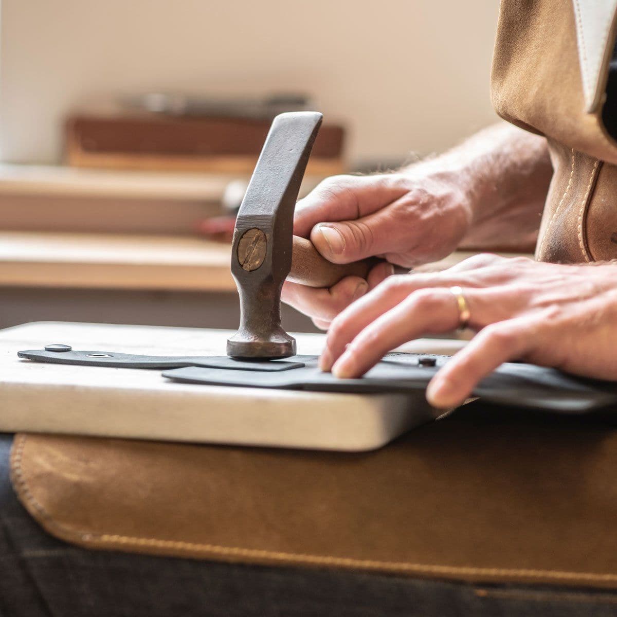 Sober Premium Etui für Rasierer, perfekt organisiert und schützend für alle Rasierutensilien.