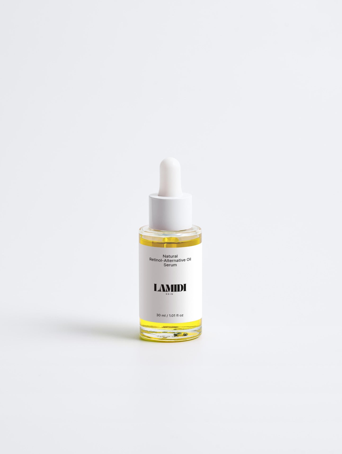 Anwendung des Ölserums: Eine Hand trägt das Bakuchiol-Ölserum auf die Haut auf, sanfte Textur.