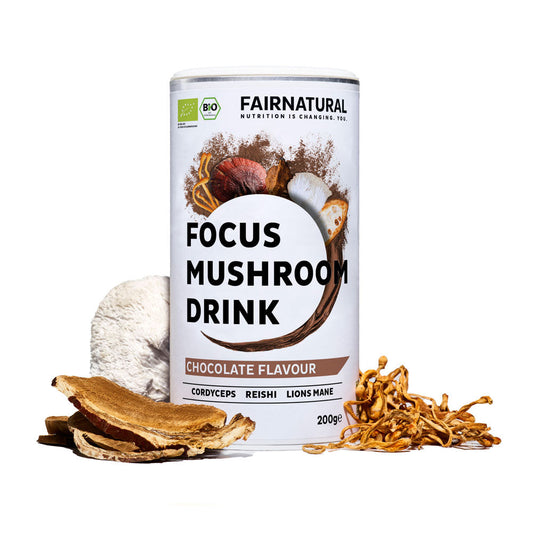 Bio Fokus Mushroom Kakao Pulver von Fairnatural® in einer eleganten Verpackung, ideal für gesunde Drinks.