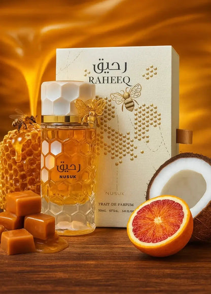 Nahaufnahme des Nusuk Raheeq Eau de Parfum Flakons, der die feine Verpackung und den edlen Duft entfaltet.