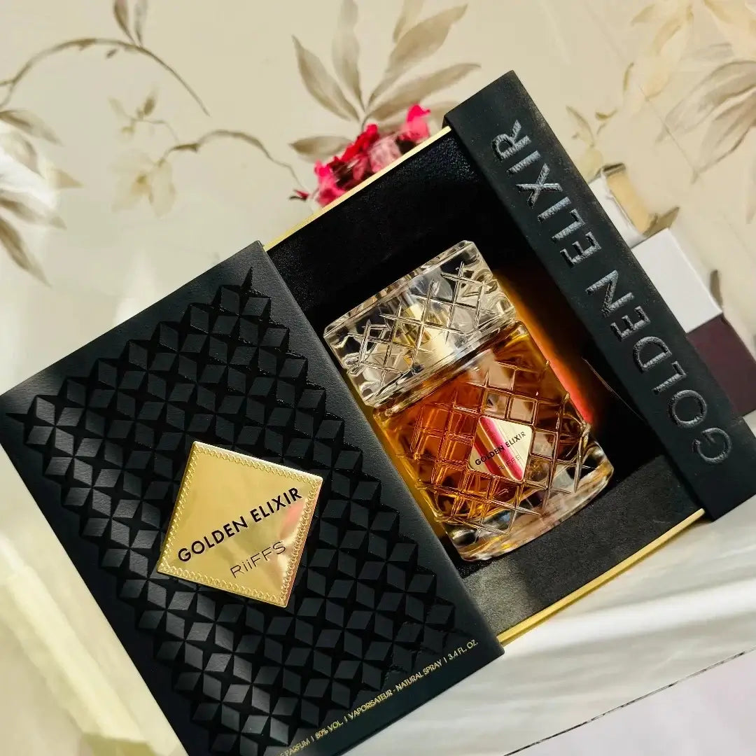 Sinnliche Duftnoten von RIIFFS Golden Elixir in der Luft, umgeben von luxuriösem Ambiente.