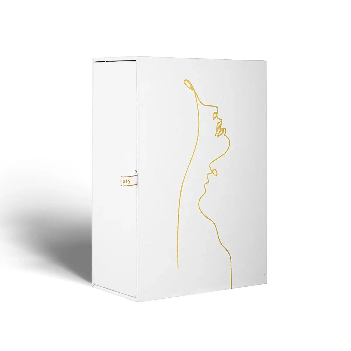 Anwendung des Sense and Sensibility Eau de Parfum - ein luxuriöser Duft, der die Sinne verführt und betört.