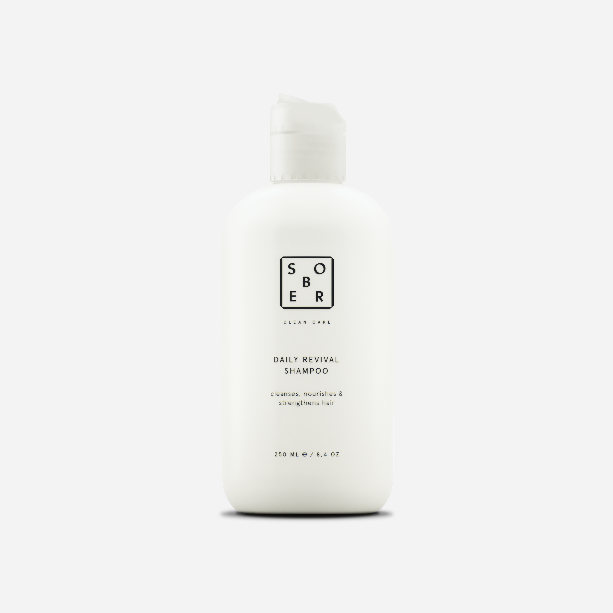 Daily Revival Shampoo für gesundes Haar, in eleganter Flasche, mit ekovita-Formel für Haarpflege.