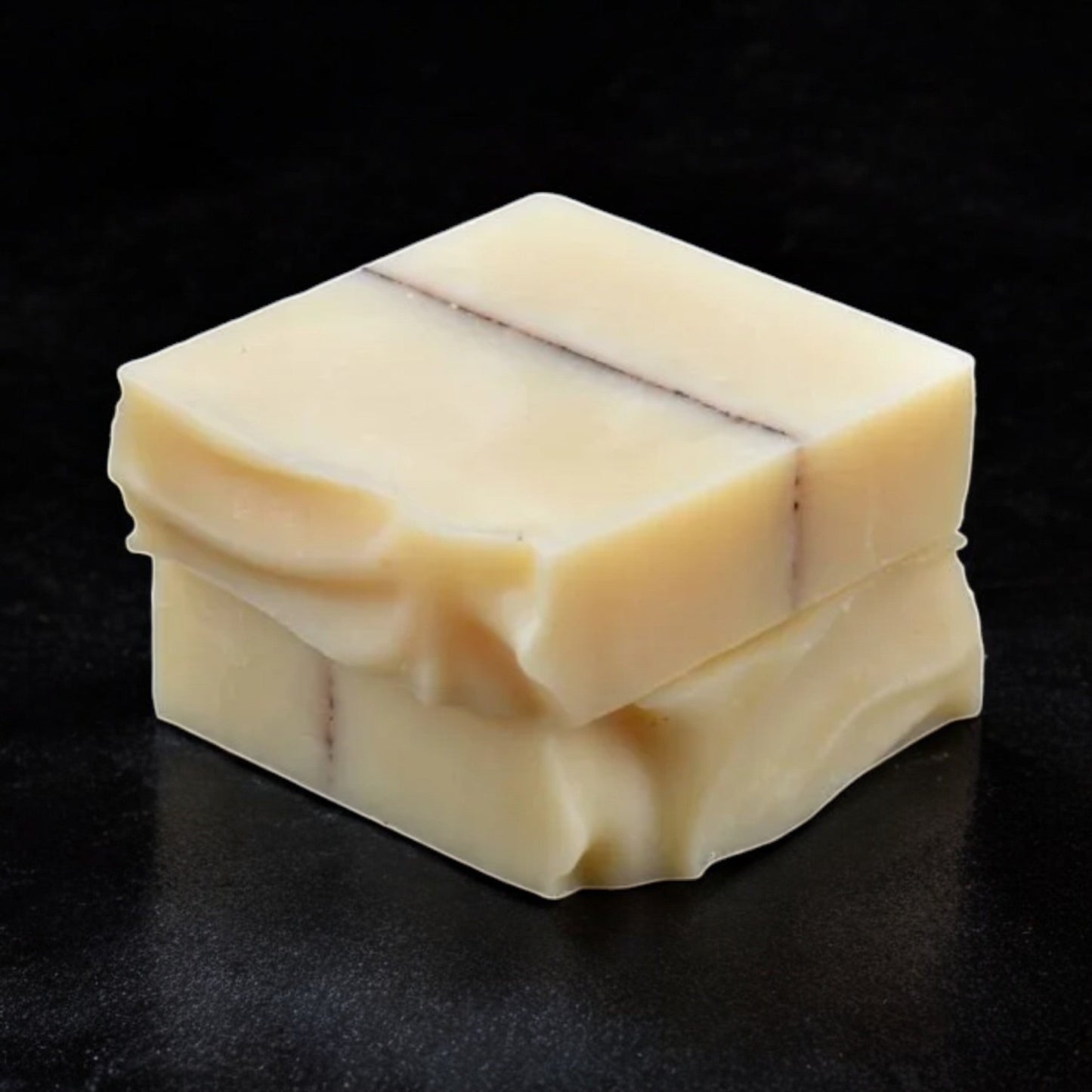 Sheabutter Naturseife von ekovita in elegantem Design, ideal für intensive Hautpflege und Feuchtigkeit.