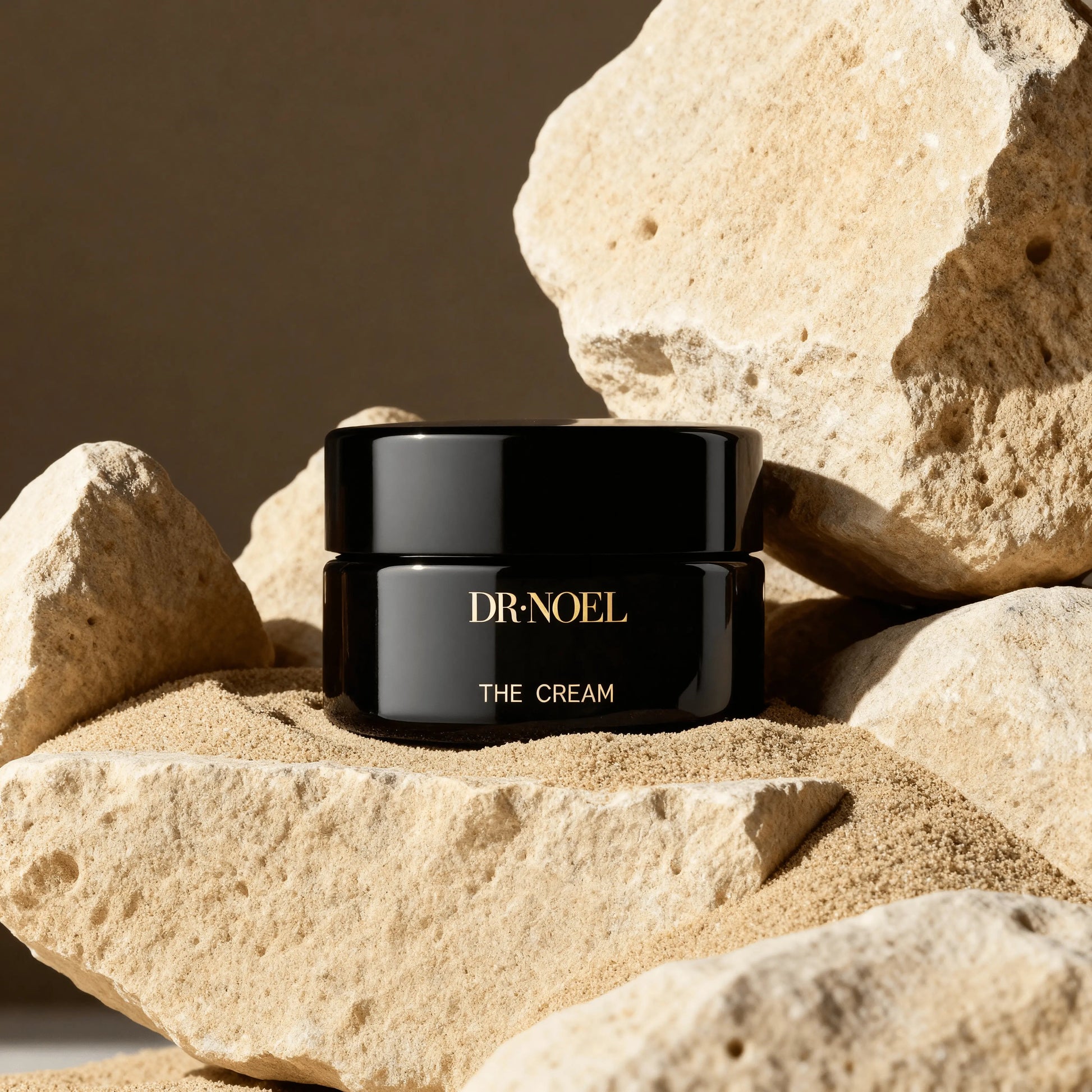 Konsistenz der Anti-Aging Creme, die leicht einzieht und die Haut nachhaltig mit Feuchtigkeit versorgt.