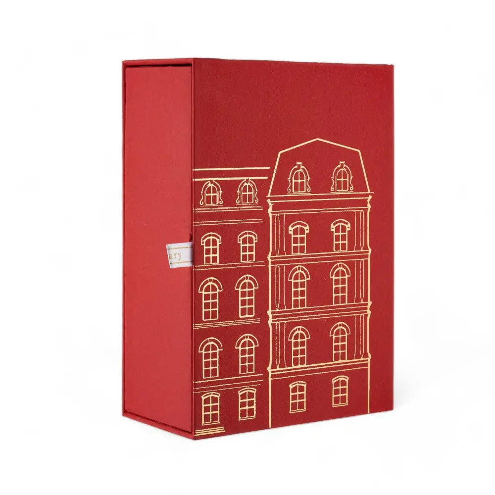 Anwendung von Eau de Parfum The Red and The Black, erfrischender Luxus für jeden Tag.