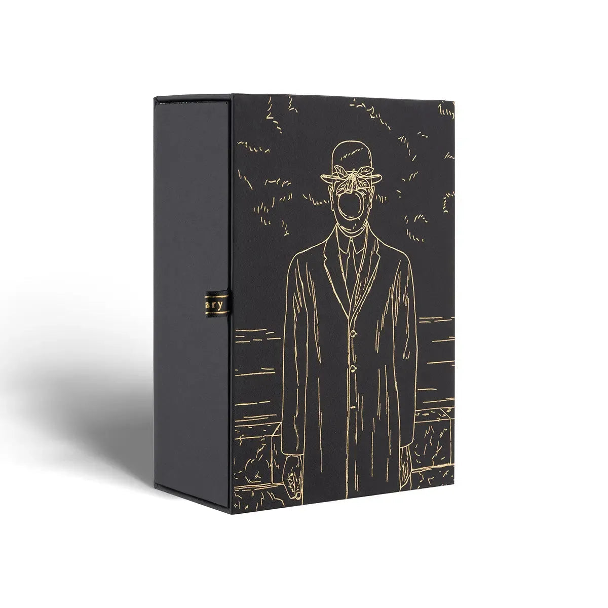 Anwendung des The Stranger Eau de Parfum, das luxuriösen Duft für jeden Anlass bietet.