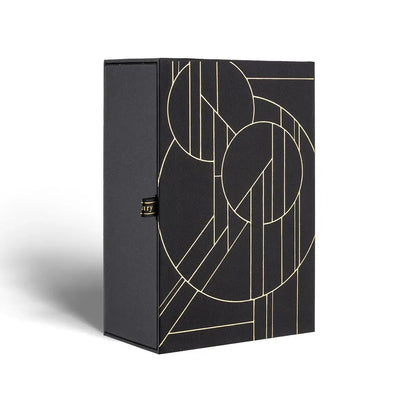 Anwendung des Eau de Parfum The Trial, verführerischer Duft für besondere Anlässe, ideal für den Alltag.