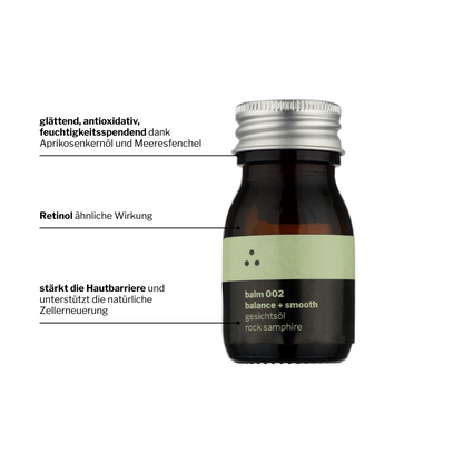 Kundin trägt das Gesichtsöl auf, betont die Bedeutung der Anwendung für trockene oder reife Haut.