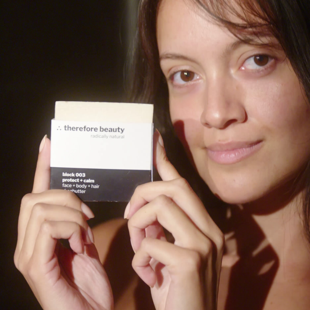 Schöne Präsentation der Seife block 003 in ästhetischem Setting, ideale Wahl für Naturkosmetik.