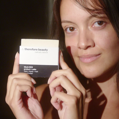 Schöne Präsentation der Seife block 003 in ästhetischem Setting, ideale Wahl für Naturkosmetik.