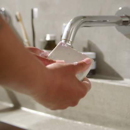 Nachhaltige Verpackung der Körperseife 002, perfekt für umweltbewusste Naturkosmetik-Liebhaber