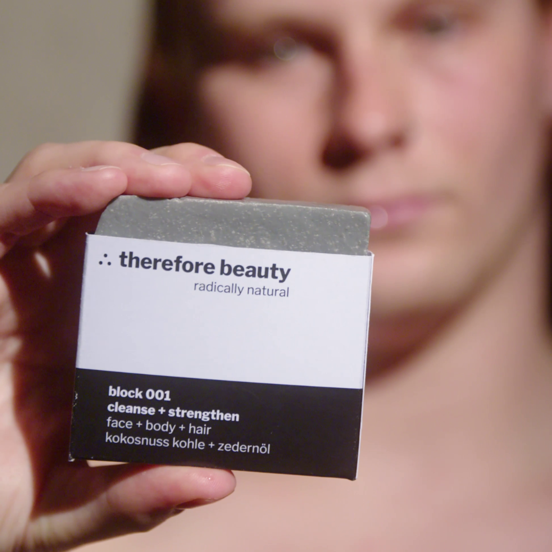 Produktdetails zur veganen Aktivkohle Seife für perfekte Pflege bei fetthaltigem Haar.