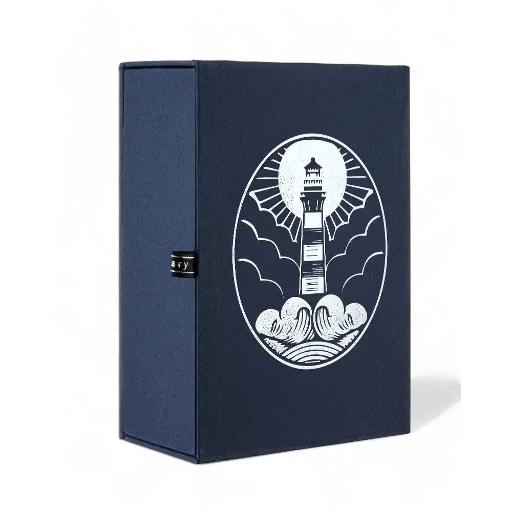 To The Lighthouse Eau de Parfum beim Sprühen, frischer Duft mit blumigen Noten für den Alltag.