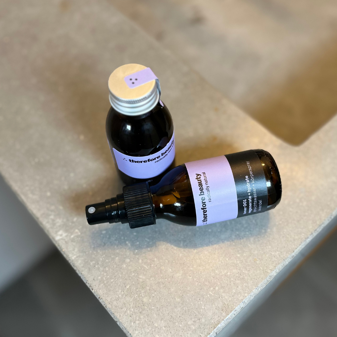 Toner 001 in einer eleganten Sprühflasche, perfekt für die tägliche Gesichts- und Hauttonisierung.