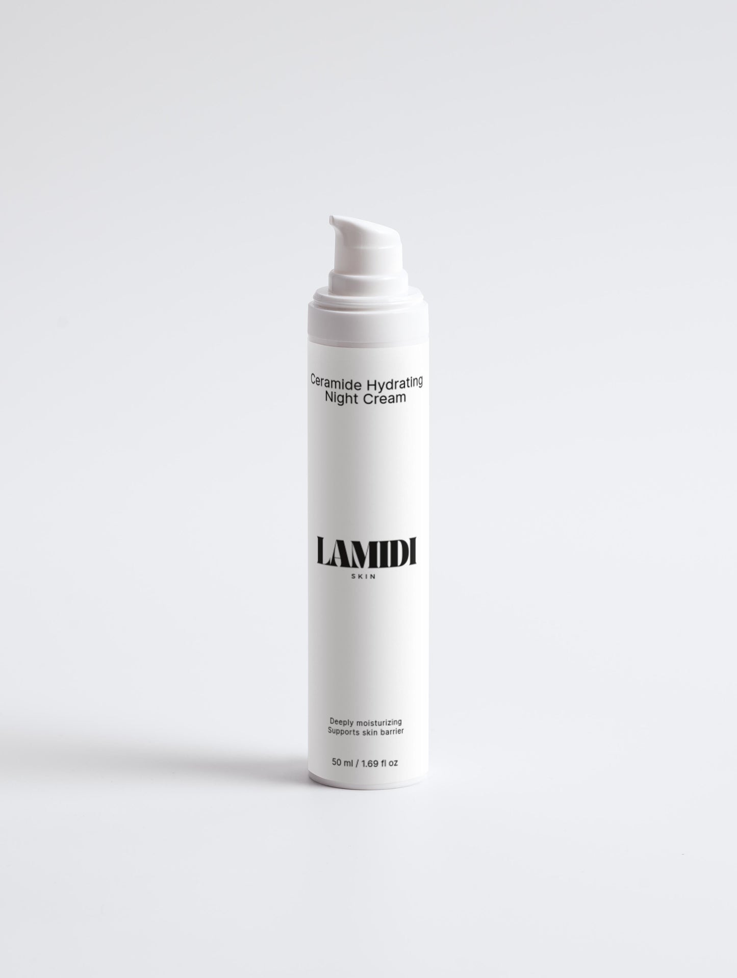 Detailaufnahme der Ceramide Nachtcreme von Lamidibeauty, cremige Textur zum Auftragen vor dem Schlafen.