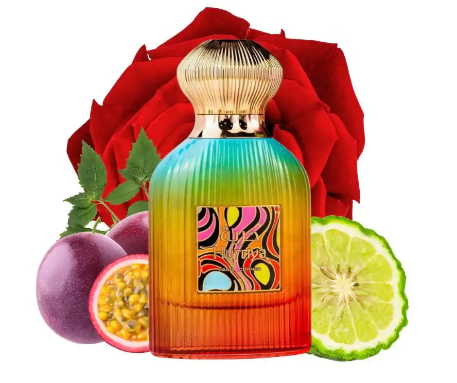 Paris Corner Hurriya Eau de Parfum Flasche neben Blumenarrangement, perfekter Premium Duft für elegante Anlässe.