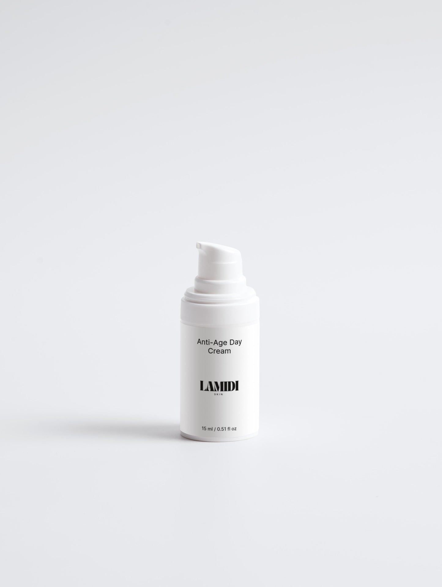 Anwendung von Ekovita Radiance Produkte, für sofortige Feuchtigkeit und Hautstraffung, vegan.
